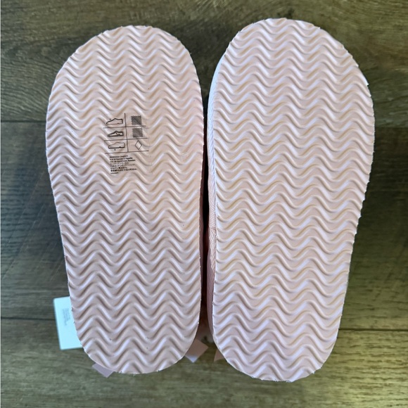 Pink Furry Boots with Bow and Character Detail - Picture 4 of 5